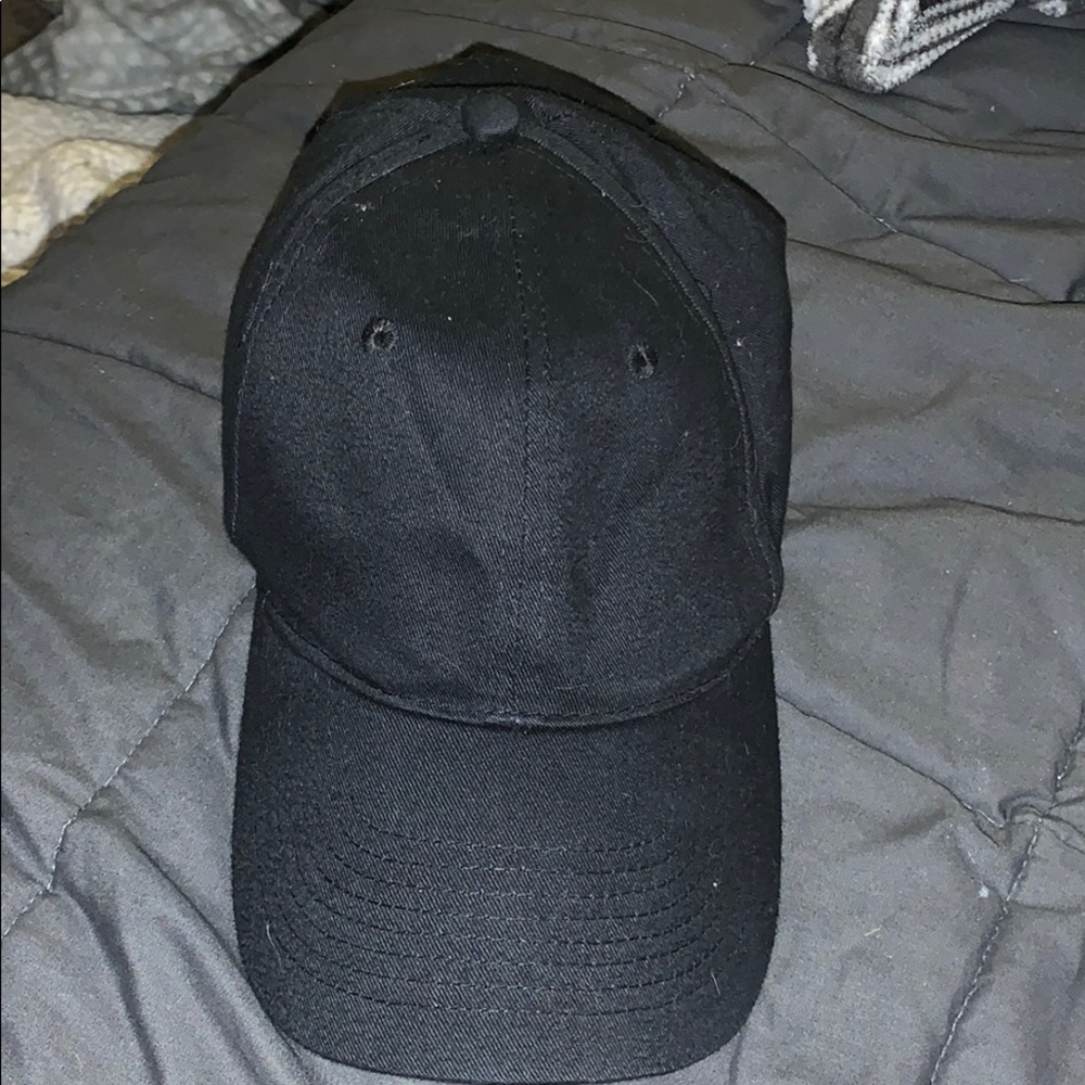 black baseball cap